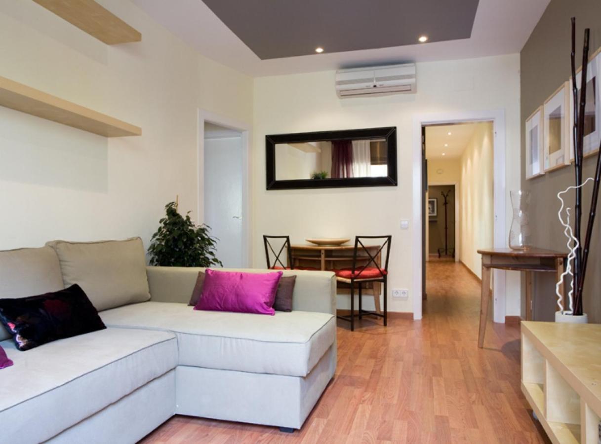 Avinguda Gaudi Apartment Barcelona Luaran gambar